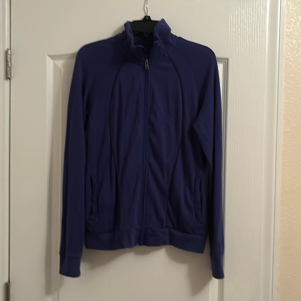 Nike dark purple women’s zippered sweatshirt. Soft fleece material.